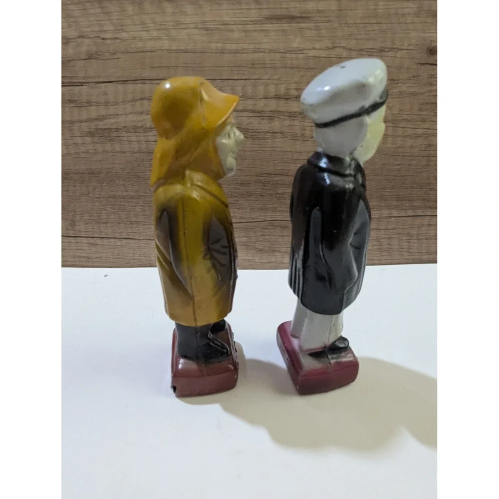 Vintage HK Old Salty and Capn Pepper Plastic Salt and Pepper Shaker Set Nautical